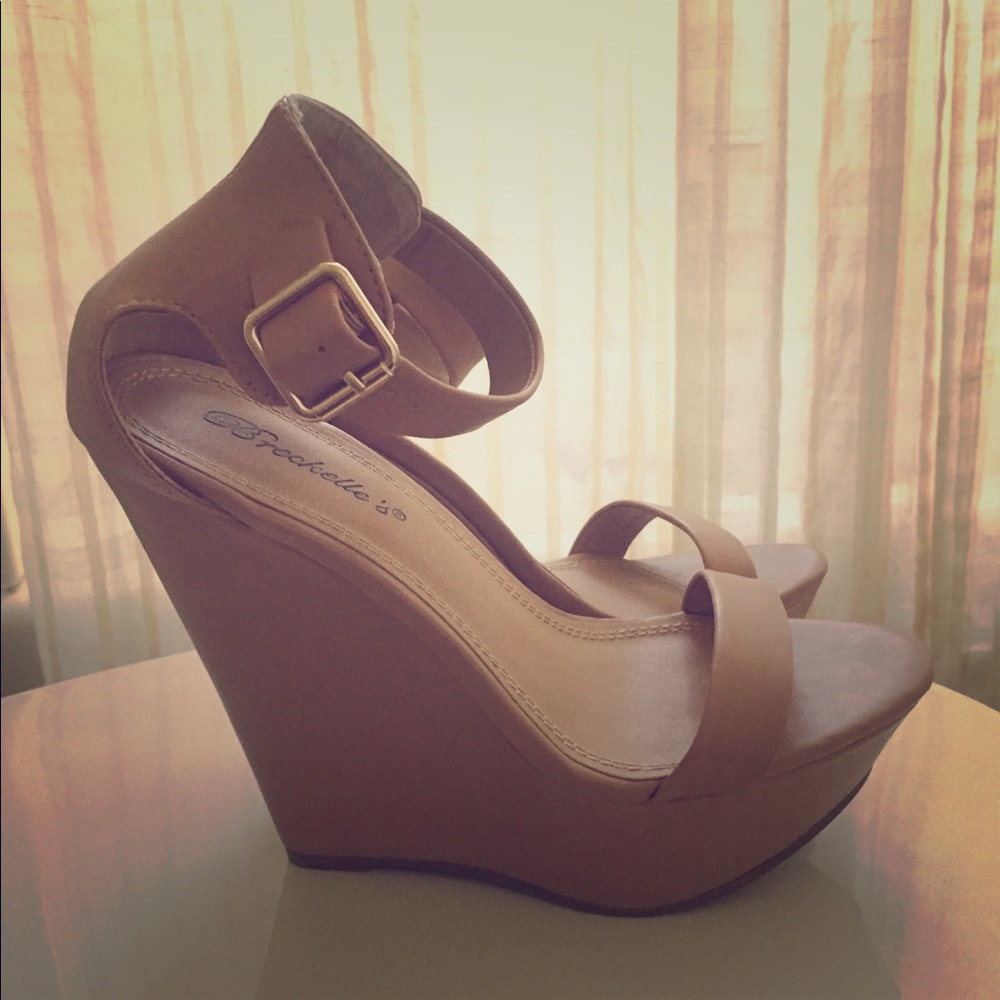 Breckelle's Nude High Platform Women’s Shoes